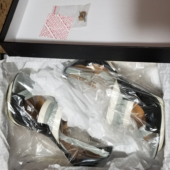 Shoes - Picture 2 of 4